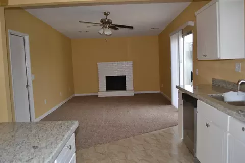 570 Ash St, Lemoore, CA 93245 photo 3
