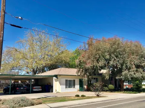 135 N Olive St, Lemoore, CA 93245 photo 3