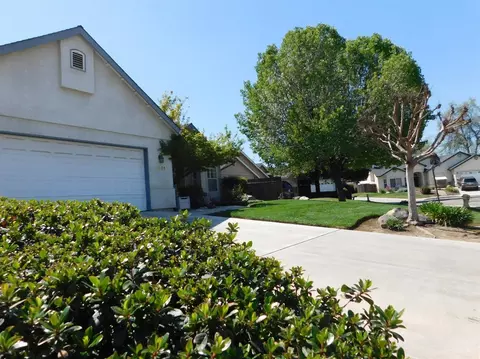 3631 E School Ct, Visalia, CA 93292 photo 1