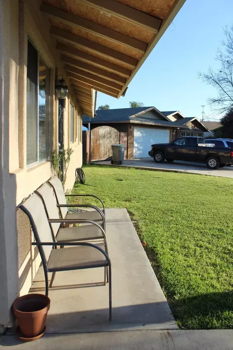 32890 Scott Ln, Ivanhoe, CA 93235 photo 3