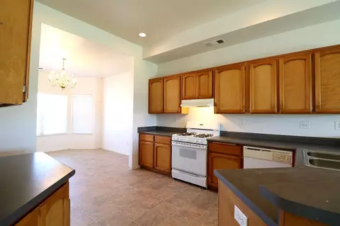 1651 Maple Ct, Tulare, CA 93274 photo 7
