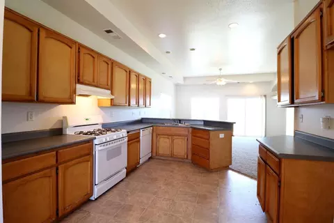 1651 Maple Ct, Tulare, CA 93274 photo 8