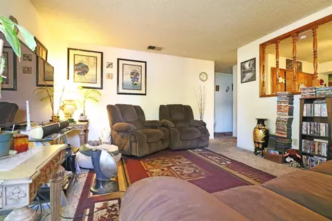 1910 E Vassar Dr, Visalia, CA 93292 photo 3