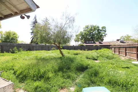 1910 E Vassar Dr, Visalia, CA 93292 photo 7