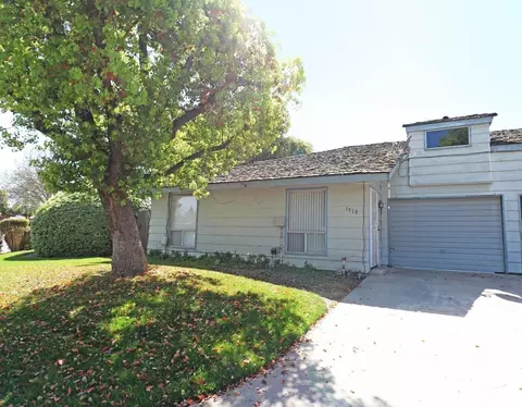 1910 E Vassar Dr, Visalia, CA 93292 photo 1