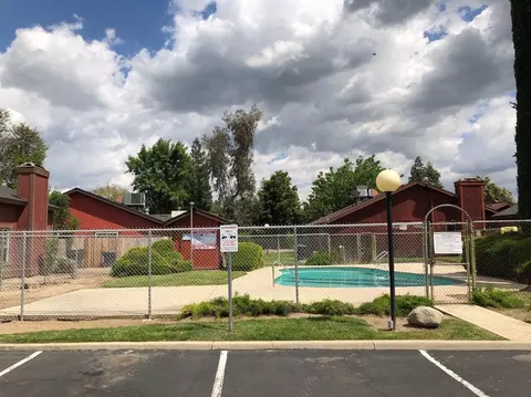 932 E Oakridge Ave, Visalia, CA 93292 photo 12