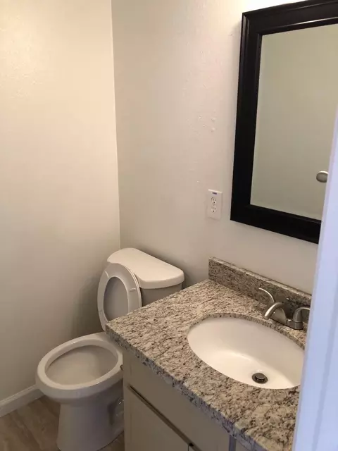 932 E Oakridge Ave, Visalia, CA 93292 photo 5