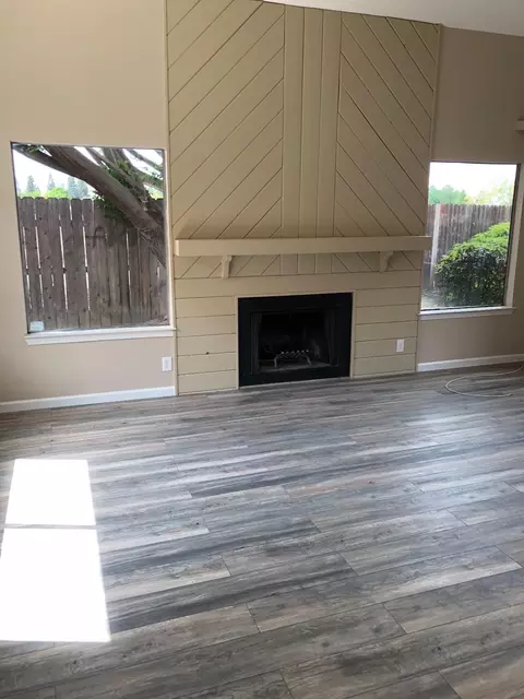 932 E Oakridge Ave, Visalia, CA 93292 photo 8