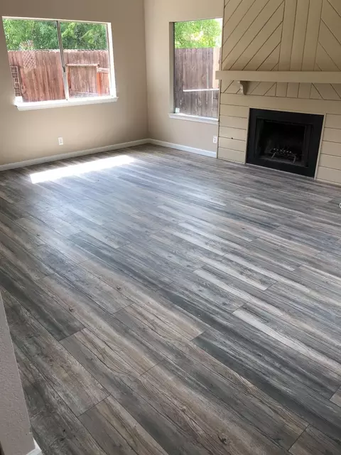 932 E Oakridge Ave, Visalia, CA 93292 photo 3