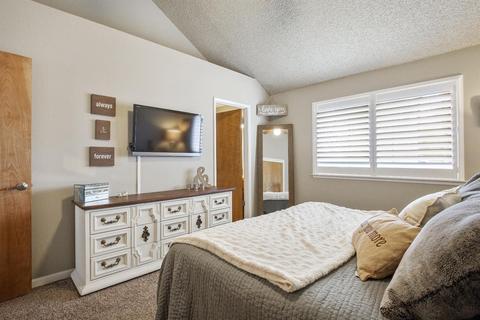 213 W Fremont Ave, Clovis, CA 93612 photo 21