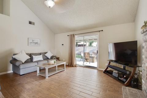 213 W Fremont Ave, Clovis, CA 93612 photo 9