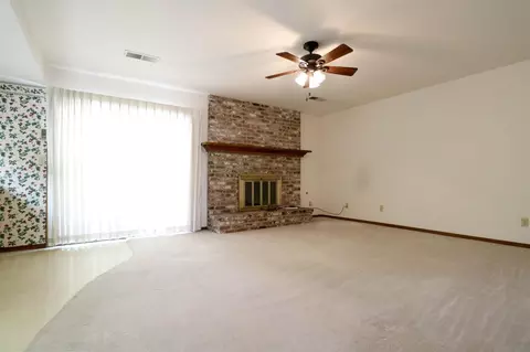 2749 E Paradise Ave, Visalia, CA 93292 photo 8
