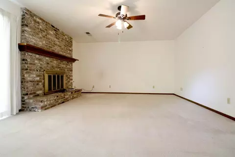 2749 E Paradise Ave, Visalia, CA 93292 photo 9