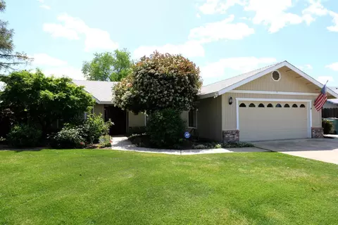 2749 E Paradise Ave, Visalia, CA 93292 photo 1
