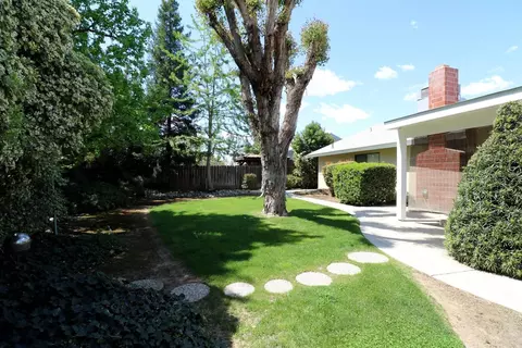 2749 E Paradise Ave, Visalia, CA 93292 photo 20