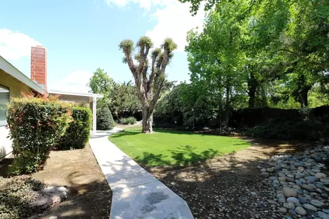 2749 E Paradise Ave, Visalia, CA 93292 photo 19