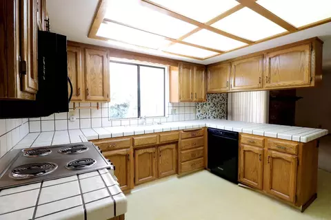 2749 E Paradise Ave, Visalia, CA 93292 photo 6
