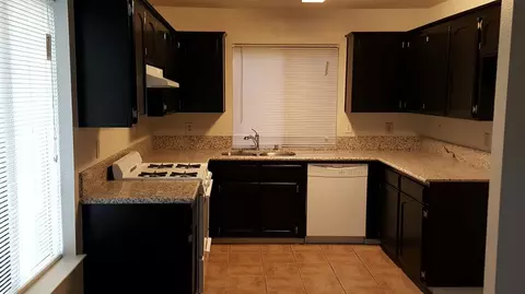 678 Alpha St, Tulare, CA 93274 photo 6