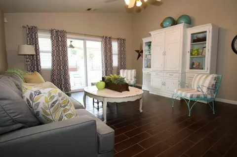 1222 Marks Ct, Dinuba, CA 93618 photo 8