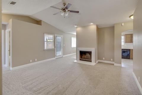 831 E Palm Dr, Hanford, CA 93230 photo 5