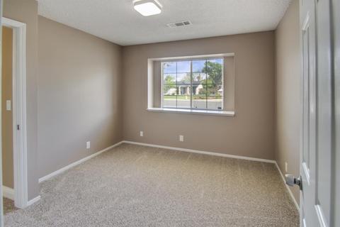 831 E Palm Dr, Hanford, CA 93230 photo 19