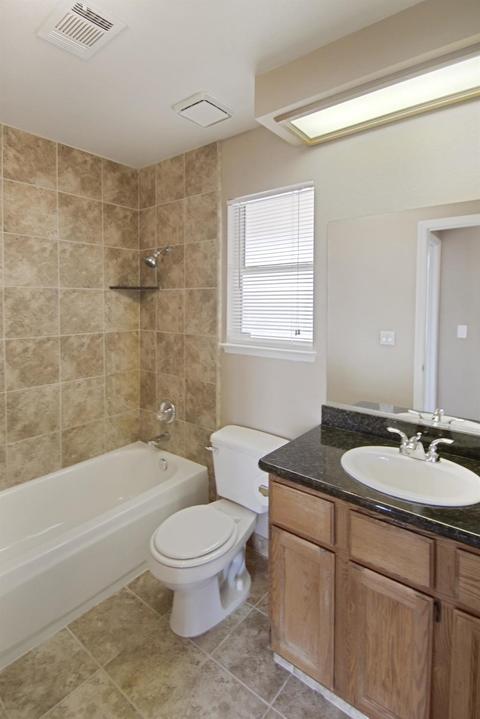 831 E Palm Dr, Hanford, CA 93230 photo 18