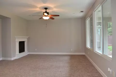 349 Hampton St, Tulare, CA 93274 photo 18
