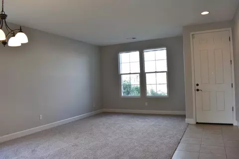 349 Hampton St, Tulare, CA 93274 photo 8