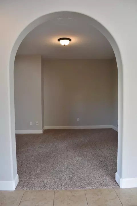 349 Hampton St, Tulare, CA 93274 photo 11