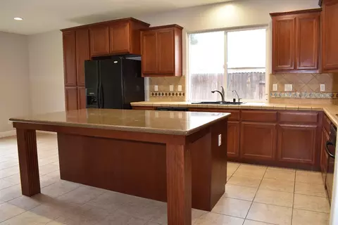 349 Hampton St, Tulare, CA 93274 photo 12