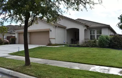 349 Hampton St, Tulare, CA 93274 photo 3