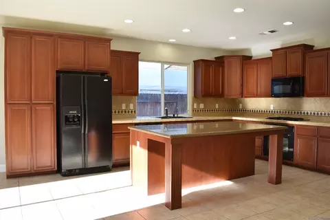 349 Hampton St, Tulare, CA 93274 photo 15