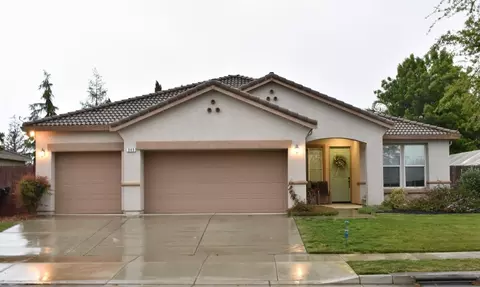 349 Hampton St, Tulare, CA 93274 photo 1