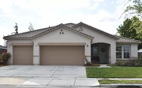 349 Hampton St, Tulare, CA 93274 photo 2