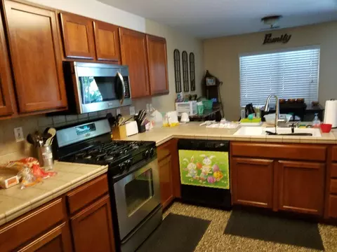 2232 E Arlen Ave, Visalia, CA 93292 photo 2