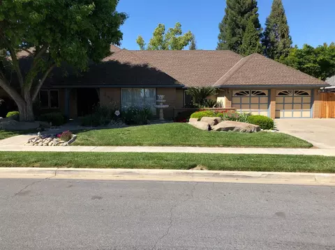 304 E Parkview Ave, Visalia, CA 93277 photo 4