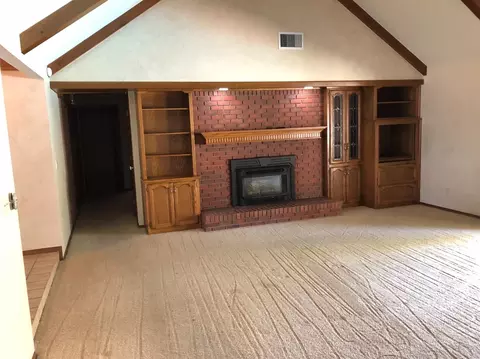304 E Parkview Ave, Visalia, CA 93277 photo 7