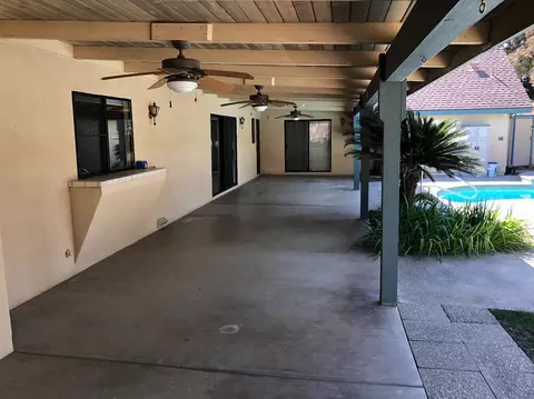 304 E Parkview Ave, Visalia, CA 93277 photo 15