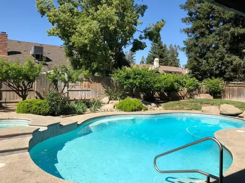304 E Parkview Ave, Visalia, CA 93277 photo 20