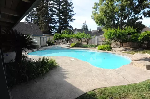 304 E Parkview Ave, Visalia, CA 93277 photo 60