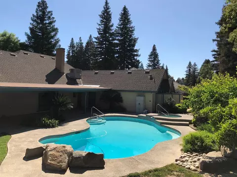 304 E Parkview Ave, Visalia, CA 93277 photo 18