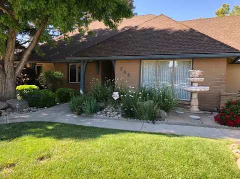304 E Parkview Ave, Visalia, CA 93277 photo 2