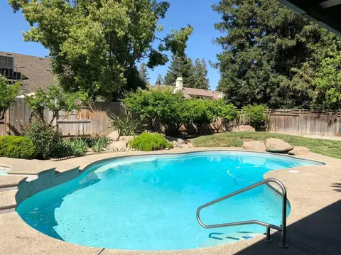 304 E Parkview Ave, Visalia, CA 93277 photo 21