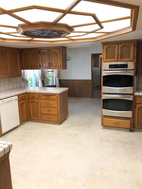 304 E Parkview Ave, Visalia, CA 93277 photo 5