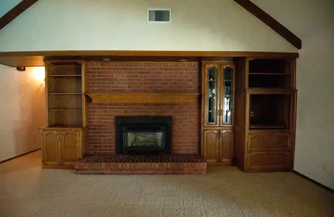 304 E Parkview Ave, Visalia, CA 93277 photo 32