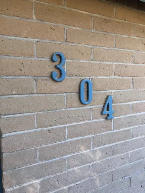 304 E Parkview Ave, Visalia, CA 93277 photo 3