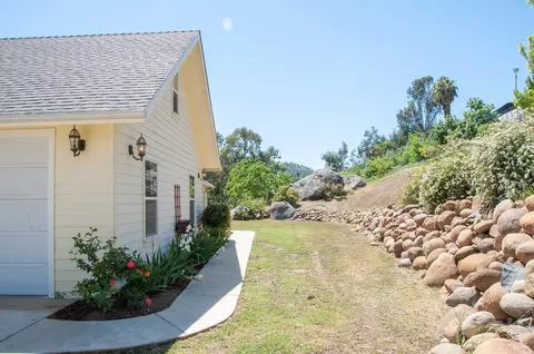 16604 Cattle Dr, Springville, CA 93265 photo 3