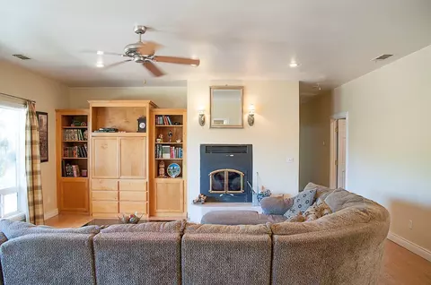 16604 Cattle Dr, Springville, CA 93265 photo 6