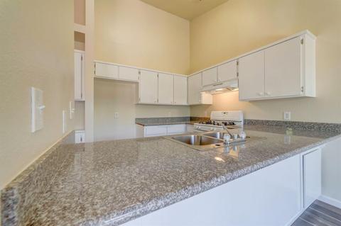 643 E Harold Ave, Visalia, CA 93292 photo 4