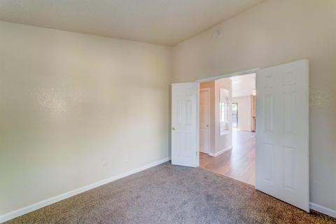 643 E Harold Ave, Visalia, CA 93292 photo 8